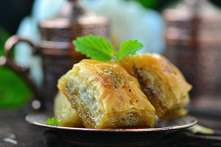 巴克拉瓦语Name蜂蜜糖浆食物开心果小吃面团核桃面包甜点坚果背景图片