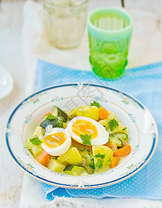 鸡蛋炖蔬菜绿色土豆食物美食盘子图片