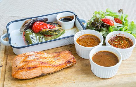 马哈马牛排鳟鱼白色海鲜烧烤煤鱼低音多莉蔬菜食物鳕鱼图片