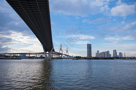 紫暮桥天际旅行场景建筑地标国王工程街道交通天空图片