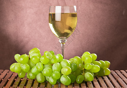 酒杯中的白葡萄酒饮料绿色水果玻璃白酒图片