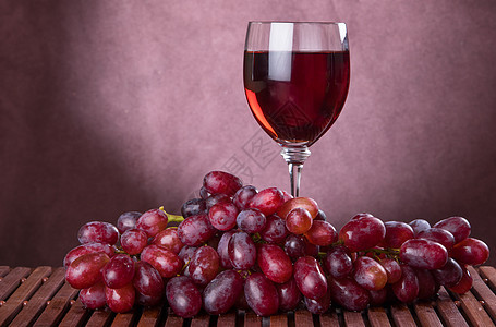 酒杯和葡萄水果红色饮料玻璃图片