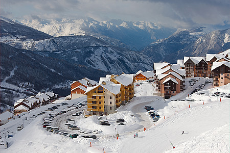 滑雪度假胜地高山生活旅行运动追求村庄电缆活动娱乐酒店图片