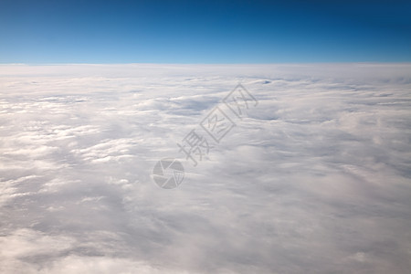 上面的云云地平线飞机多云旅行平流层航班空气飞行蓝色天气背景图片