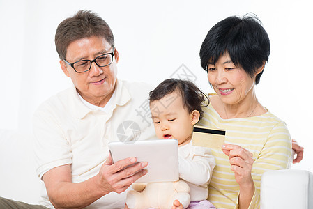 亚裔家庭在线购物孙女童年卡片孩子祖父退休孙子电脑技术友谊图片