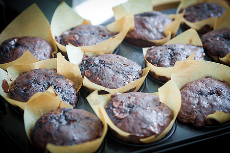 巧克力松饼和蓝莓煎锅甜点糖果糕点早餐小吃面包白色棕色巧克力蛋糕图片