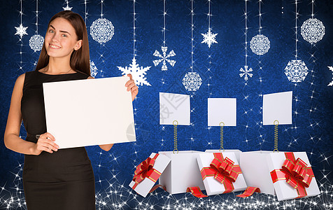 圣诞节装饰拥有空纸和圣诞礼物的女商业妇女女性微笑纸板装饰床单白色卡片盒子风格成人背景