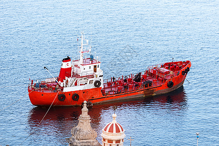 马耳他海岸红船整洁背景图片