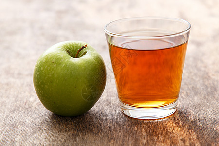 苹果汁杯桌子厨房木头饮料美食玻璃液体食物饮食房子图片