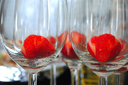 草莓静脉水果甜点眼镜派对饮料玻璃庆典盛宴果味背景图片