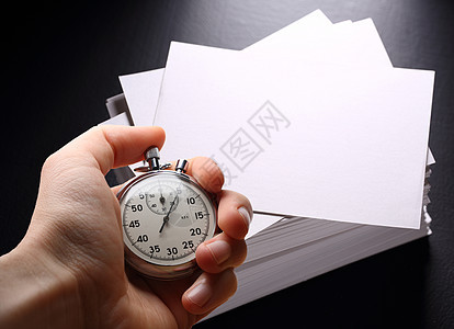 黑纸牌和手持手表纸牌空白白色组织卡片团体速度工作时间表打印文档图片