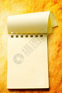 白色背景上的笔记金属会议戒指教育办公室记事本文档商业软垫阴影图片