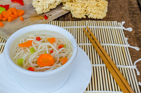 中国面条汤健康吗玉米烹饪用餐餐厅午餐女性洋葱食物营养胡椒图片