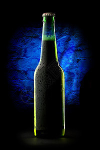 啤酒瓶茶点泡沫绿色空白饮料玻璃瓶子黑色液体蓝色图片