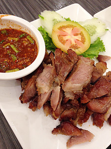 烧烤猪肉和辣酱 泰国菜图片