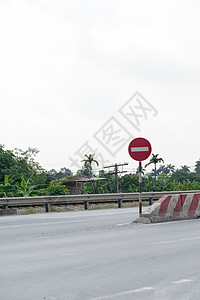 路上的交通停止标志运输街道边界信号路障警告安全入口白色红色图片