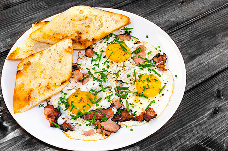 培根 鸡蛋和烤面包盘子酒店美食火腿韭菜午餐英语面包制品早餐图片