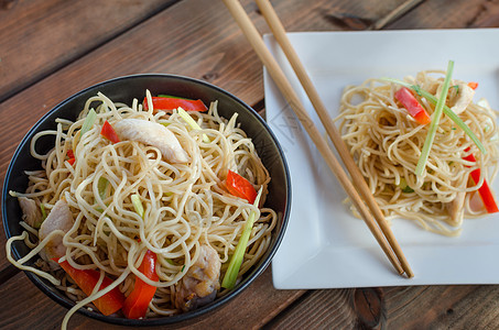 中国面条筷子洋葱课程用餐胡椒玻璃盘子烹饪辣椒蔬菜图片