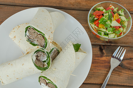 以猪肉 奶油和罗马文生菜包装午餐油炸菠菜紫色食物小麦茶点蔬菜生菜美食图片