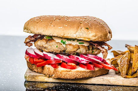 鸡汉堡 健康汉堡熏肉面包午餐垃圾饮食萝卜包子美食小吃油炸图片