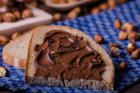 健康面包 含巧克力和坚果母亲早餐甜点孩子薄荷可可奶油美食饮食生活图片