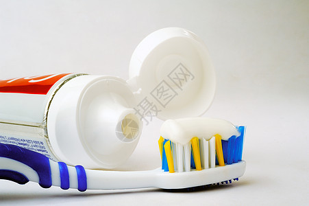 带牙刷的牙膏整管牙膏管子红色牙医牙科白色呼吸卫生刷子蓝色浴室图片