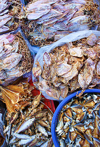 粉碎的鱿鱼 海鲜产品空气墨鱼展示农民团体盘子小吃食物季节市场图片