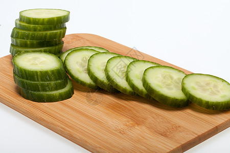 在白色背景上孤立的绿黄瓜种子饮食纤维背光水果皮肤蔬菜果皮午餐宏观图片