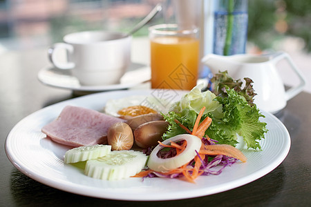 早餐餐餐厅果汁蛋黄橙子食物咖啡杯子沙拉盘子火腿图片