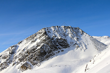 冬季山区爬坡冰川天空顶峰风景单板首脑高山岩石蓝色图片