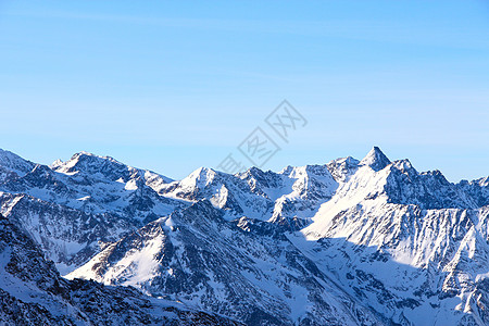 冬季山区爬坡胜地顶峰风景蓝色高山首脑单板天空冰川背景图片