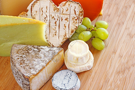 法国奶酪山羊奶制品木头三角形美味食物奶油木板小吃牛奶图片