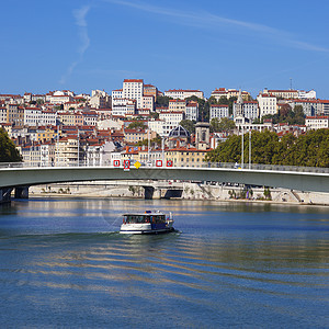 在里昂和萨昂河上看到有船的景象图片