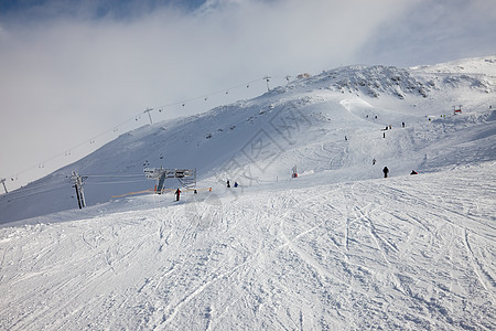 滑雪闲暇高山旅行缆车电缆娱乐升降椅山脉滑雪者追求图片