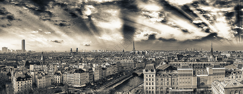载有主要城市地标的巴黎空中观察图片