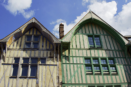 中世纪半平整的房屋图片