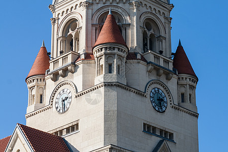 波兰洛兹市教堂塔 有钟表图片