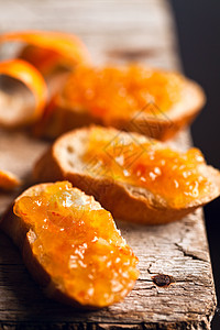 带有橙色柑橘酱的甘蓝面包片块水果传播橙子香橼面包食物烹饪早餐果味营养图片