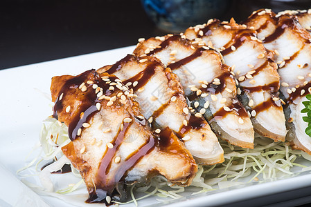 日食美食 在背景上不做或不做餐厅食物盘子寿司熏制海鲜白色午餐鳗鱼美食图片