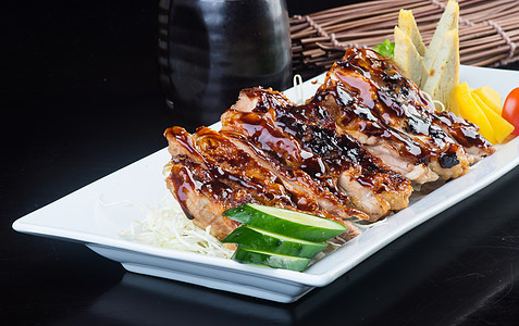 日式意大利菜 烧烤鸡肉大豆烤串烹饪炙烤美食羊肉菜肴沙爹盘子白色图片