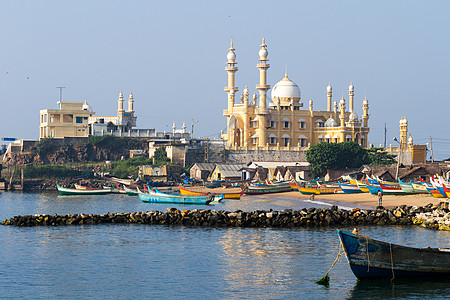 具有清真寺背景的渔港阿比亚海 印度宗教阳光气候海景旅行港口钓鱼热带旅游反射图片