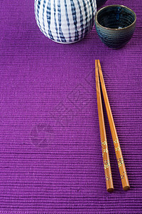 筷子 背景上两根铲子美食盘子红色竹子木头餐厅寿司桌子食物厨房图片