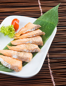 日美菜 本底炸鱼盘子沙拉午餐海鲜鳟鱼鱼片蔬菜饮食餐厅美食图片