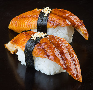 日美菜 寿司和背景海鲜海苔美味鳗鱼食物白色美食饮食熏制午餐图片