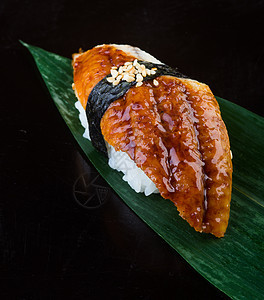 日美菜 寿司和背景食物海鲜午餐饮食海苔美味海藻白色美食熏制图片