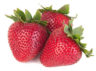背景上新鲜草莓的鲜草莓叶子红色团体活力甜点水果白色种子绿色食物图片