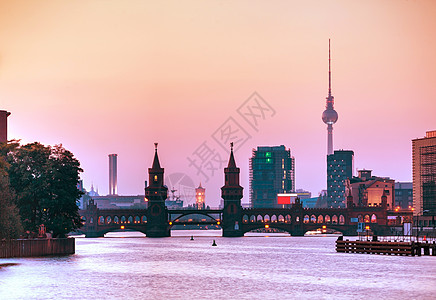 柏林市风景与奥伯鲍姆桥旅游地标建筑狂欢首都天空城市建筑学植物电视图片