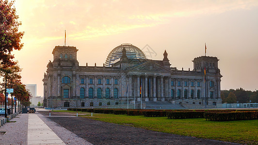 德国柏林国会大厦历史圆顶建筑学纪念碑旗帜历史性首都地标议会天空图片