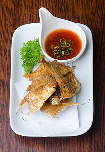 日美菜 本底炸鱼餐厅油炸鳟鱼食物沙拉盘子蔬菜鱼片美食烹饪图片