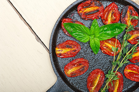 烤樱桃西红柿 有和百香蔬菜食物木头草本植物绿色香料美食叶子营养红色图片